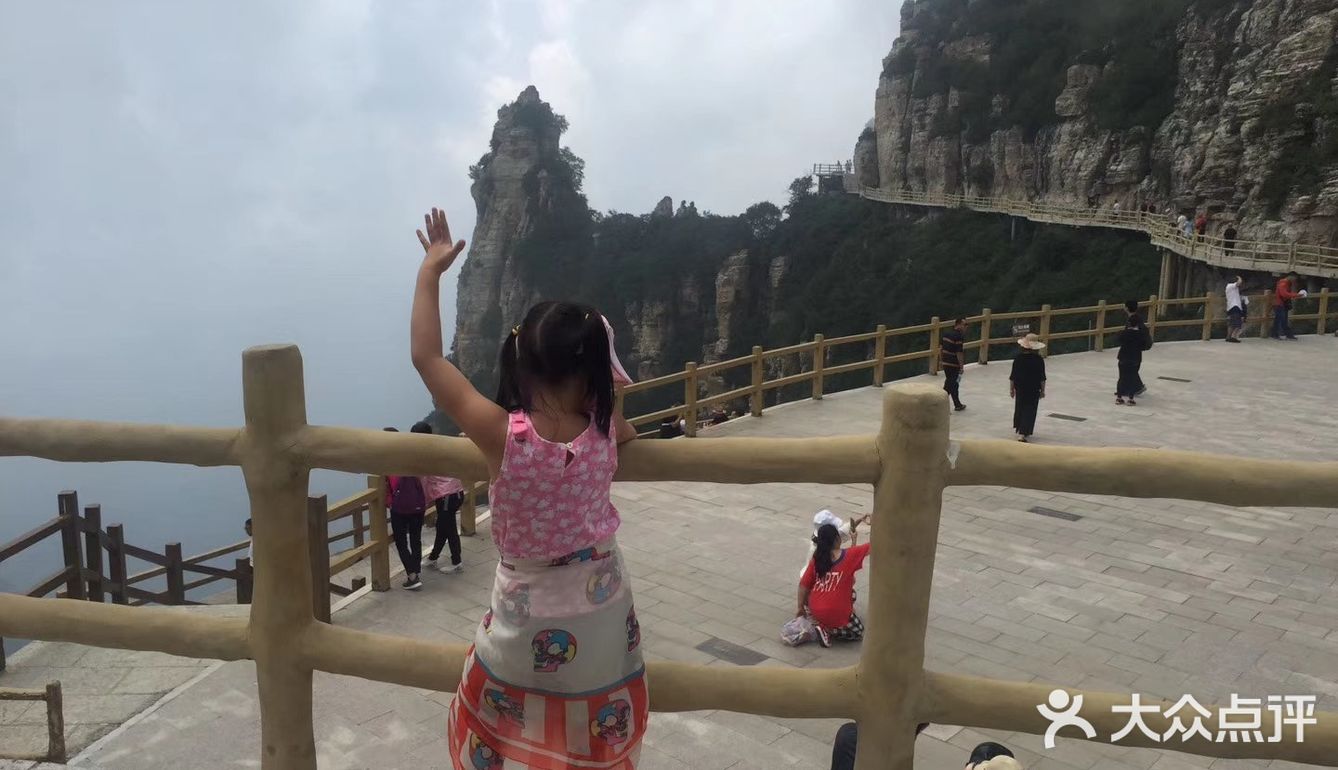 有点凉 要穿长袖或者批点东西才行