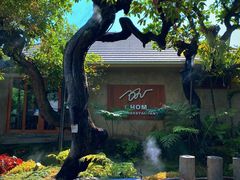 -Chom Cafe and Restaurant