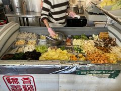-愉肴麻辣香锅(中北镇店)