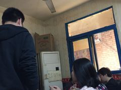 等位区-老字号杨坡红油米线腊汁肉夹馍(东四道巷店)
