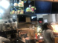 -麦当劳(轻轨曹杨路店)