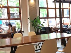 靠窗位-VESH COFFEE(定西路店)