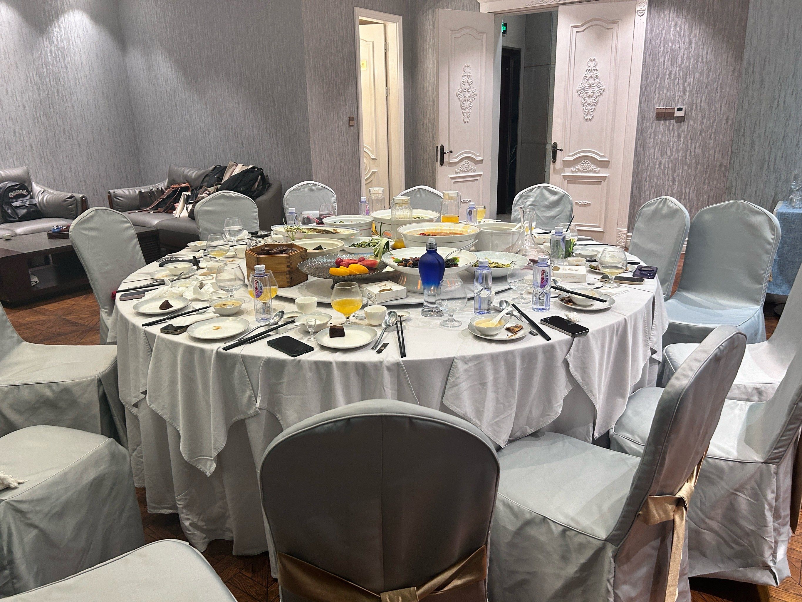 容纳25人的大包厢!