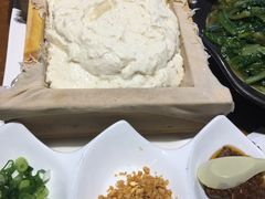 -95号酱骨·一块豆腐(展春园西路店)