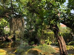 -Chom Cafe and Restaurant