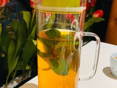 白桃乌龙果饮扎-维园悦谱·海派家常菜(乌鲁木齐南路店)