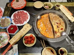 -宽板凳老灶火锅(台湾街店)