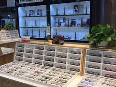 -MiRi眼镜连锁·蔡司·尼康控优点合作店(莘庄店)