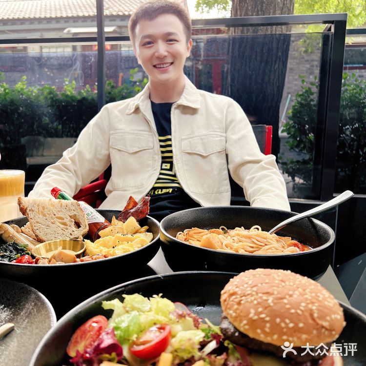 《胡同里的西餐厅,我爱这风景你爱这汉堡🍔》