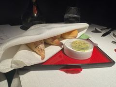 餐前面包配黄油-弦月窗LUNETTE BY AMANDA(复兴路店)