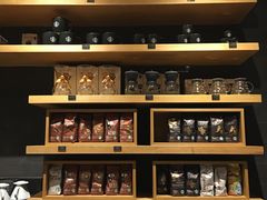零售区-星巴克臻选(郑州国贸360广场店)