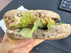 吞拿鲜蔬谷物麦芬三明治-星巴克(深圳欢乐颂店)