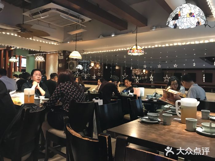 大头虾越式风味餐厅(光明广场店)大堂图片