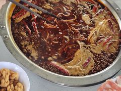 -茅草房·河畔园林火锅