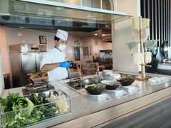 -亚洲国际大酒店·云顶阁旋转自助餐厅