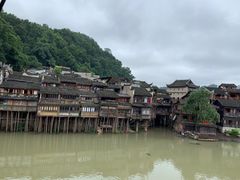 -临江餐馆二楼美食部落