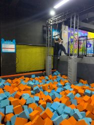 -蹦贝运动中心·蹦床·攀岩·闯关(龙岗店)