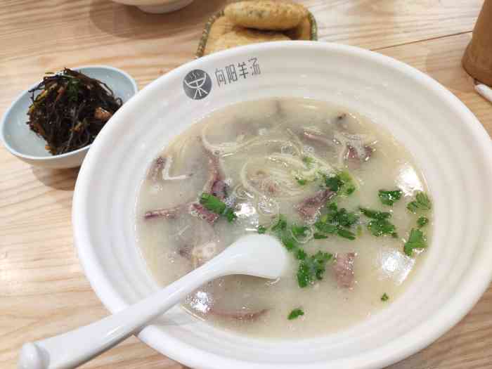向阳羊汤(万象城店"熙哥今天打卡了向阳羊汤,这么冷的天气,想.