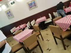 -红宝石·鲜奶小方·海派西点房(南丹店)
