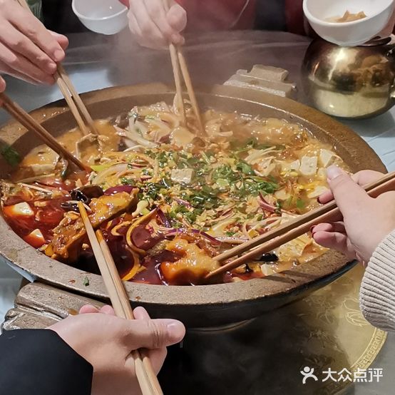 成渝家常菜曹记石锅鱼(汶川店)