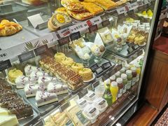 面包甜点陈列柜-星巴克臻选(广州沙面店)