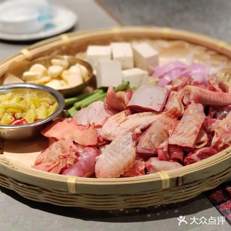 不用去东北也能吃到超好吃的铁锅炖啦[色]下次还来