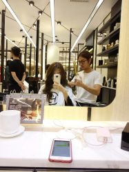 -HAIR CORNER