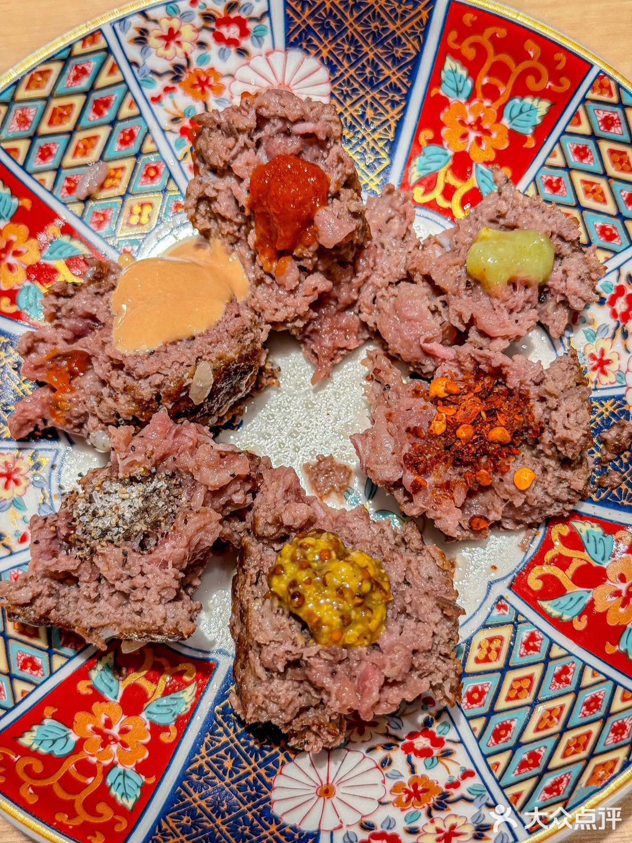 这家店好像要把最好吃食材全部放进一碗饭里给你