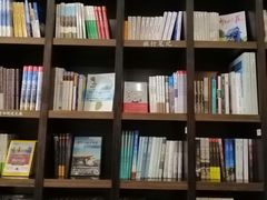 -钟书阁(松江泰晤士小镇店)