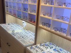 -天空之镜眼镜店蔡司依视路配镜授权零售店(望京颐堤港店)