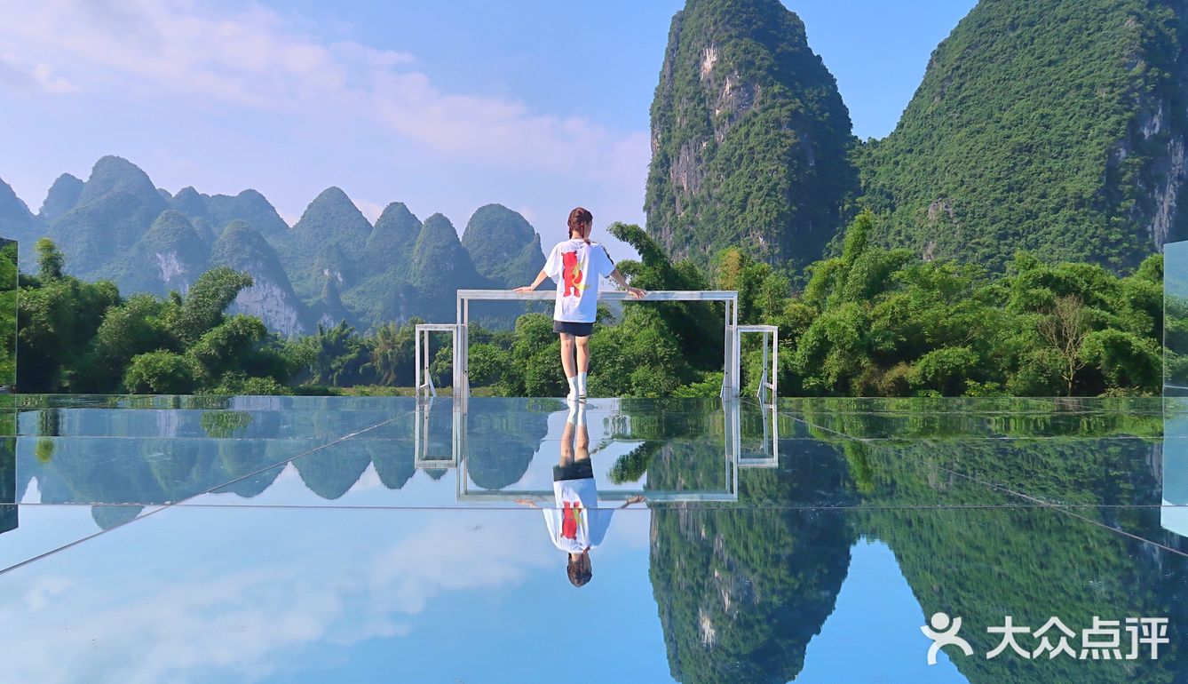 边看山景边泡澡太舒服啦！