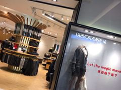 -lululemon(上海浦东IFC店)