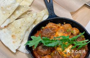Garlic Crisp with Spanish-Style Beef Meatballs
