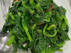 清炒豆苗-岭南小馆