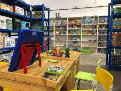-逝水玩具折扣店