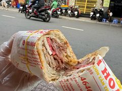 -Bánh Mì Huynh Hoa