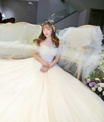 -艾米丽婚纱礼服