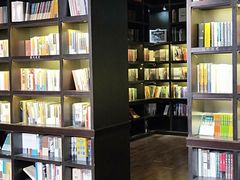 -钟书阁(松江泰晤士小镇店)