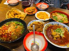 -爆炸头阿姨小四川正宗川味小吃(无任何分店)