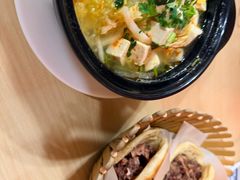 -闫家驴肉老店(华电一校店)