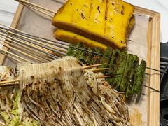 -山野的朋友露营炭火烤肉