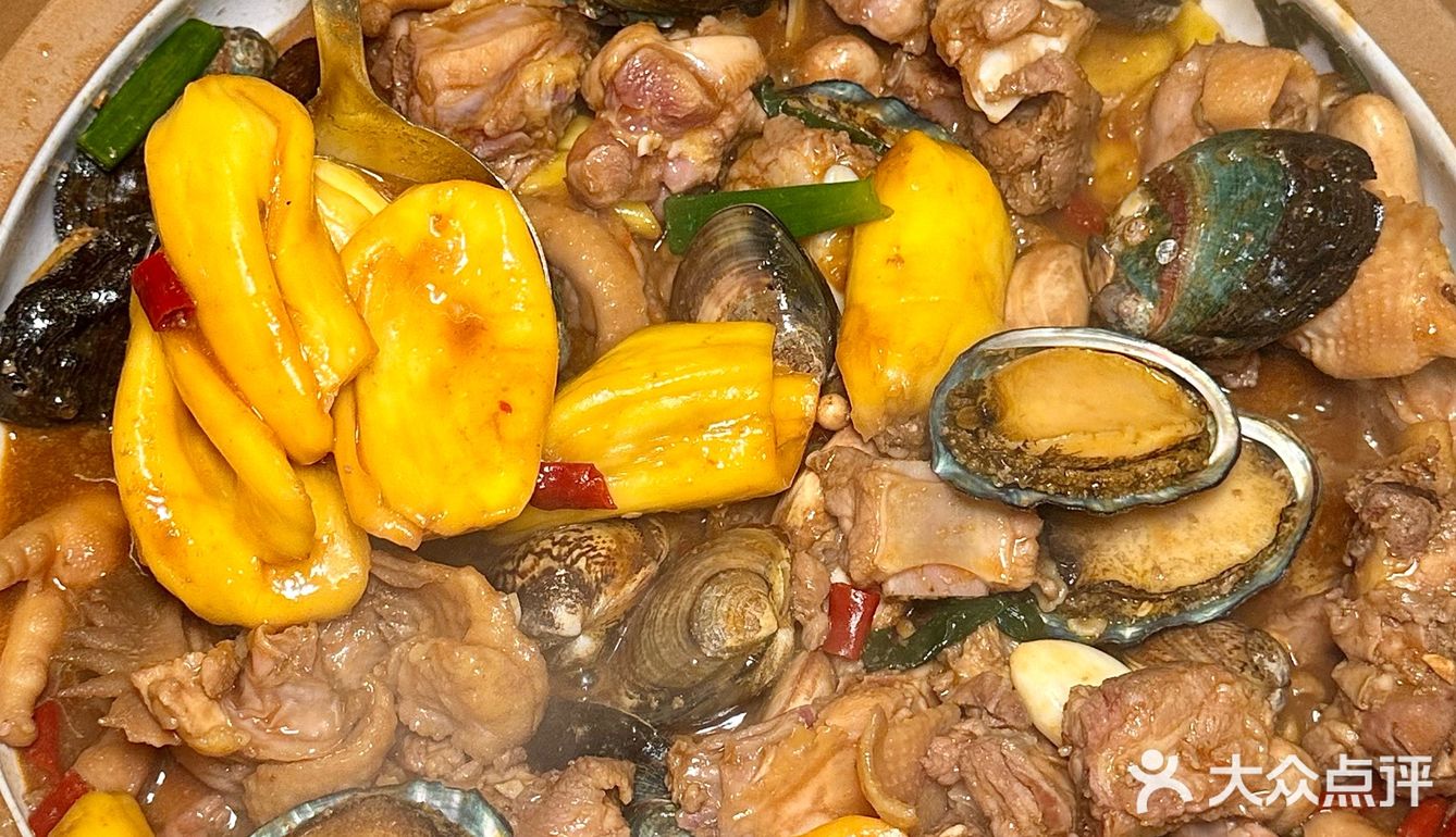 
柳州真的好超前啊🥹🥹菠萝蜜鸡煲！！