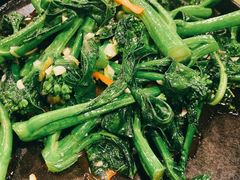 铁板啫啫芥兰-朕悦鹧鸪饭私房菜