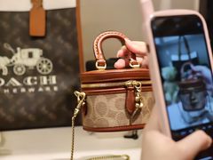 -COACH蔻驰(银泰店)