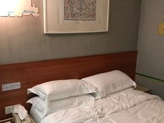 -卡罗酒店(东门晒布地铁站店)