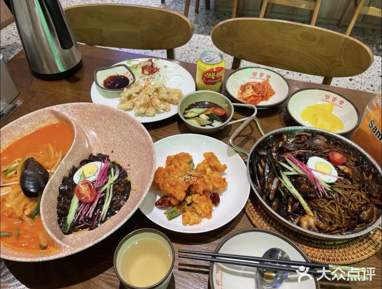 味道比海鲜炸酱面要清淡一点