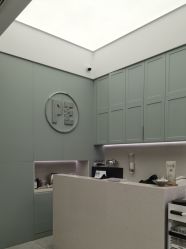 -PE SALON