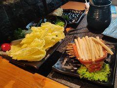 -湊湊火锅·茶憩(南京东路悦荟店)