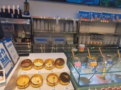 面包甜点陈列柜-溪边姑娘·拉丝酸奶水果捞(春熙路店)