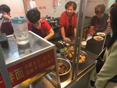 -松树干拌面店